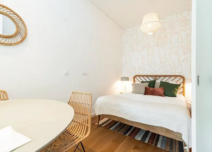 Apartment Graceful Design With Romantic View Lisbon